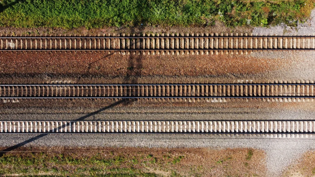 Railroad tracks, illustrating the value of a FELA claim